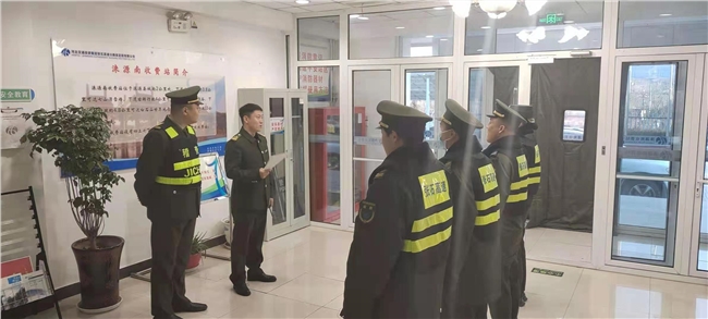 强调工作纪律.jpg