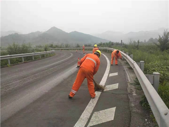 路面保洁.jpg