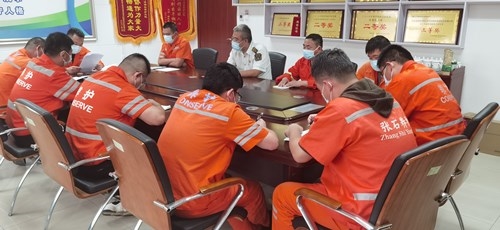 节前廉政警示教育会议.jpg