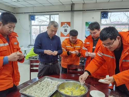 冬至包饺子.jpg