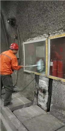 清理隧道消防设备.jpg 清理隧道消防设备.jpg