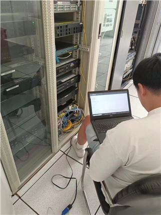 软件工程师调试.jpg 软件工程师调试.jpg