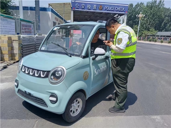 阻止电动四轮车.jpg 阻止电动四轮车.jpg