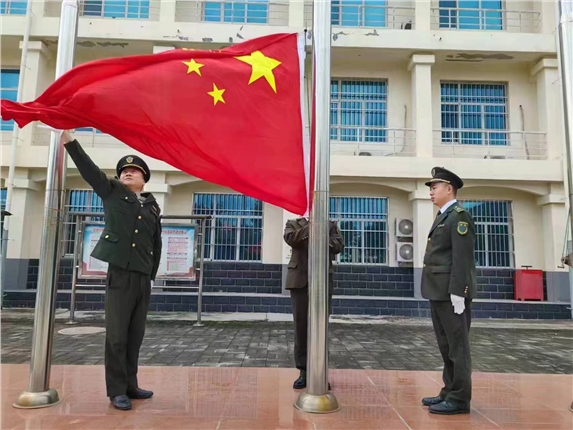 升国旗2.jpg 升国旗2.jpg