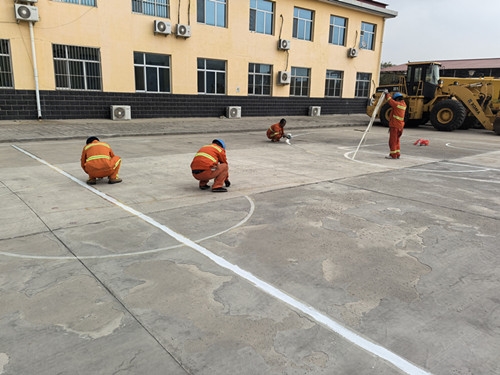 完善运动场地.jpg 完善运动场地.jpg